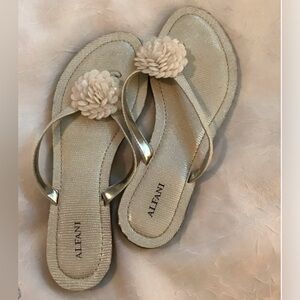 Alfani Silver Flower Sandals Flip Flops 9.5